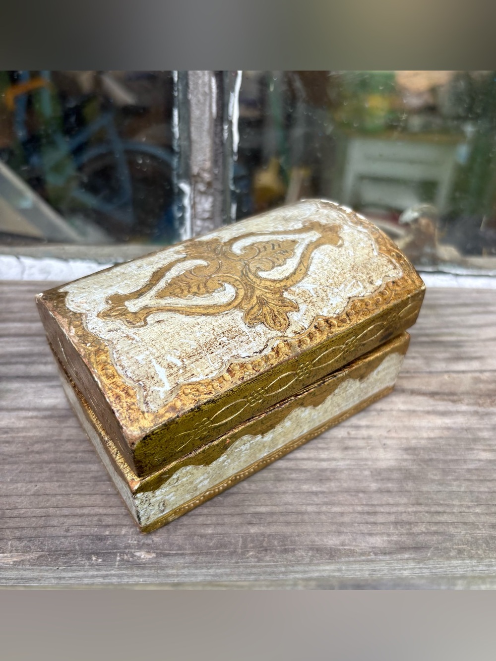 Antique-Style Florentine Gold and White Decorative Jewelry/Stamp Box